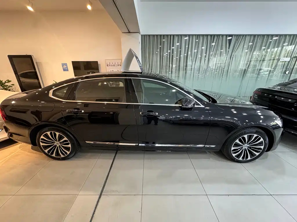 VOLVO S90 2022
