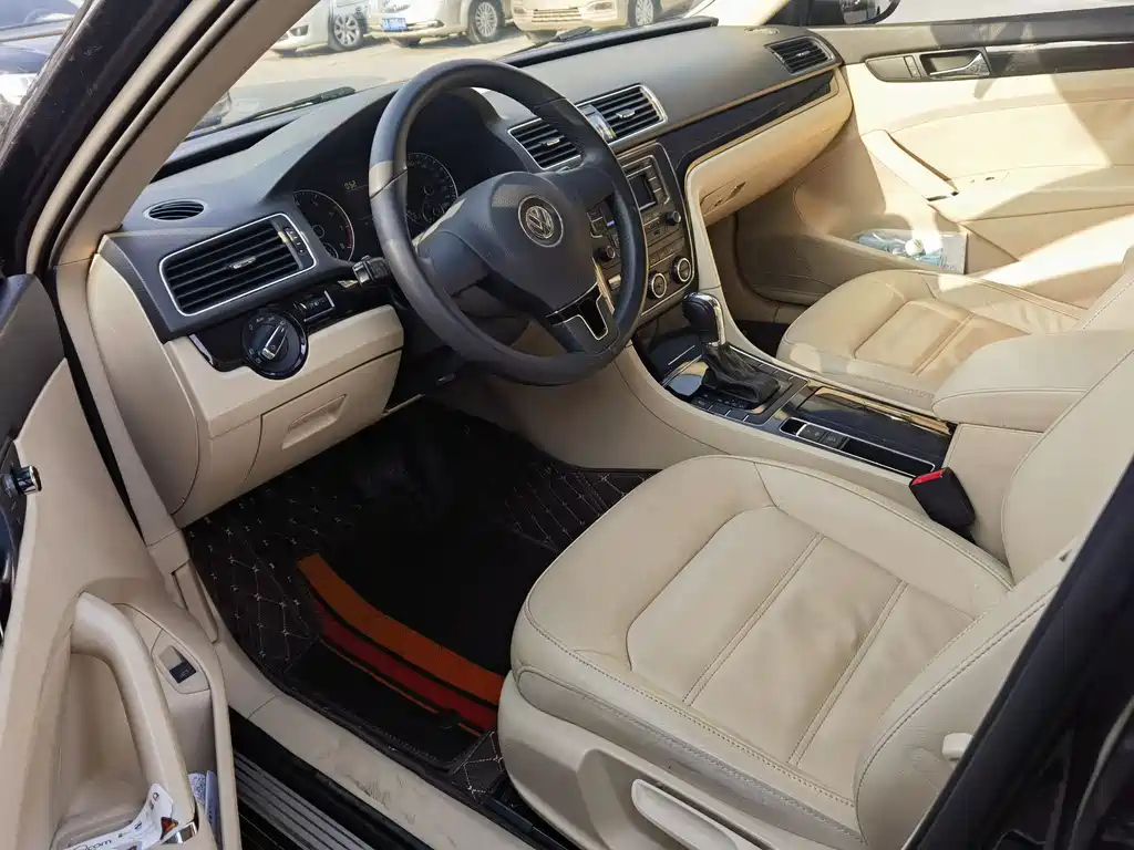 VOLKSWAGEN PASSAT 2014