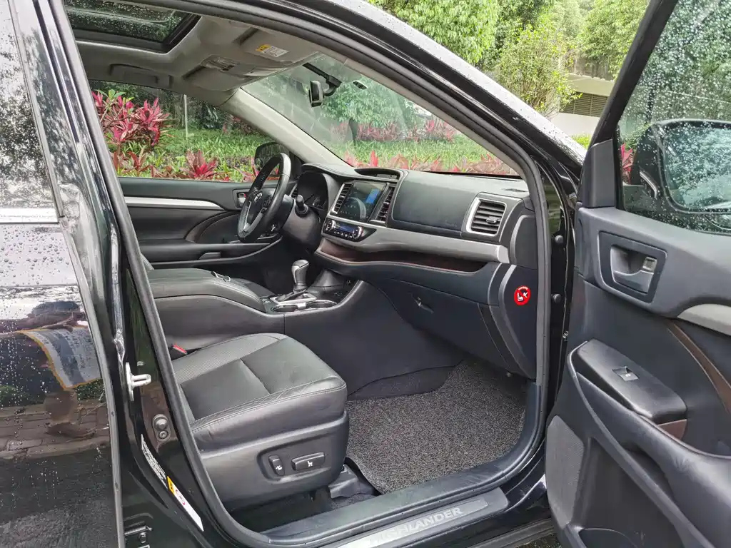TOYOTA HIGHLANDER 2017