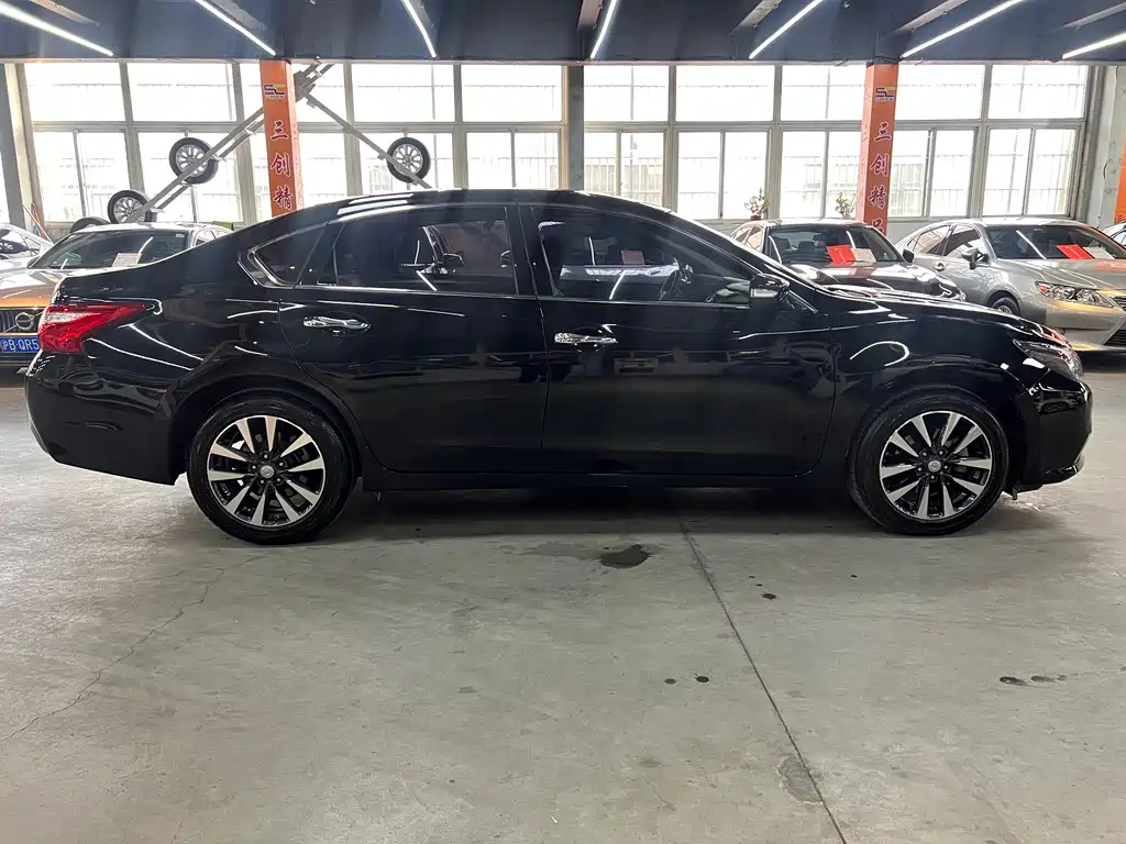 NISSAN TEANA 2018