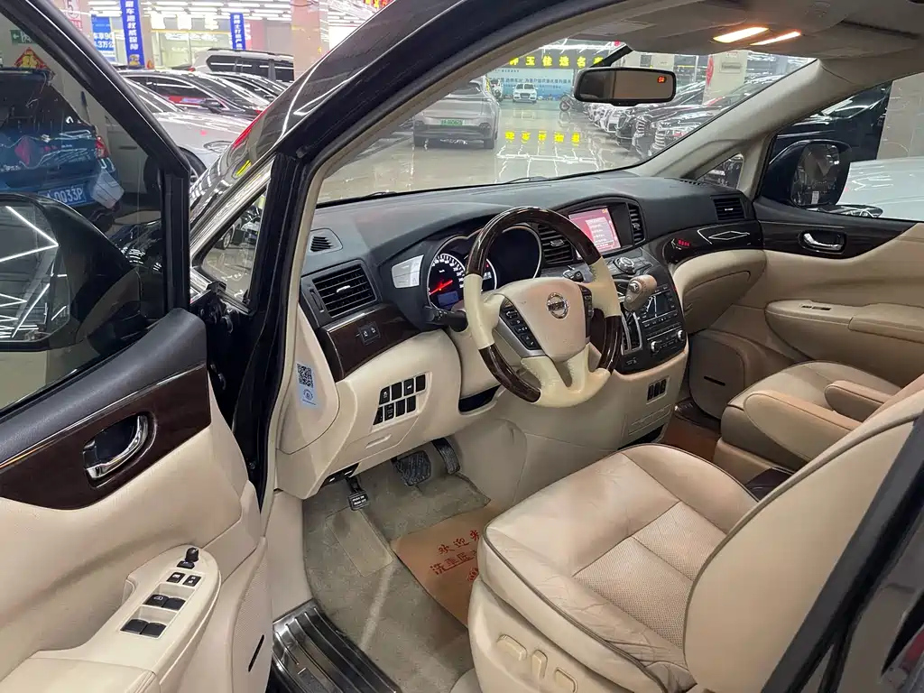 NISSAN QUEST 2016