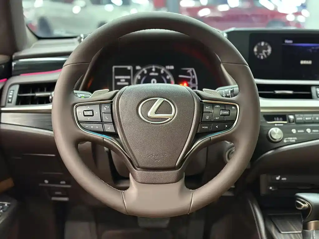 LEXUS ES 2020