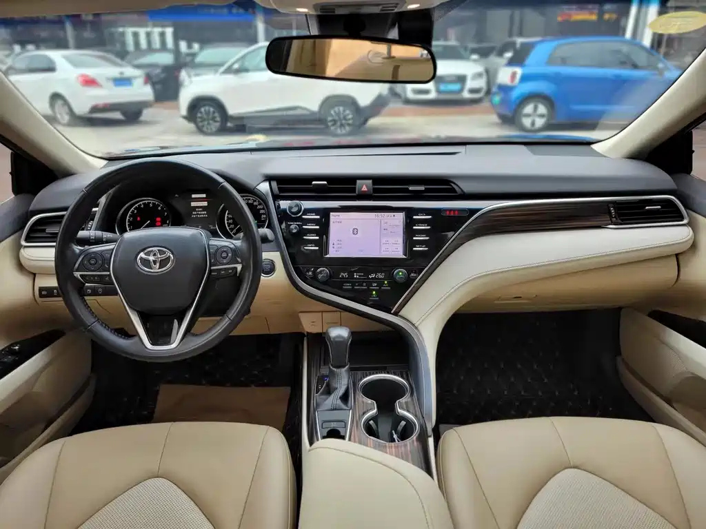 TOYOTA CAMRY 2019