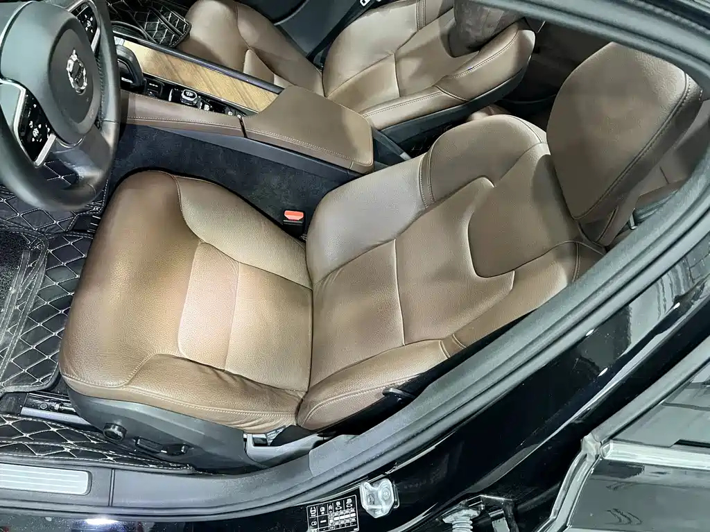 VOLVO S90 2021