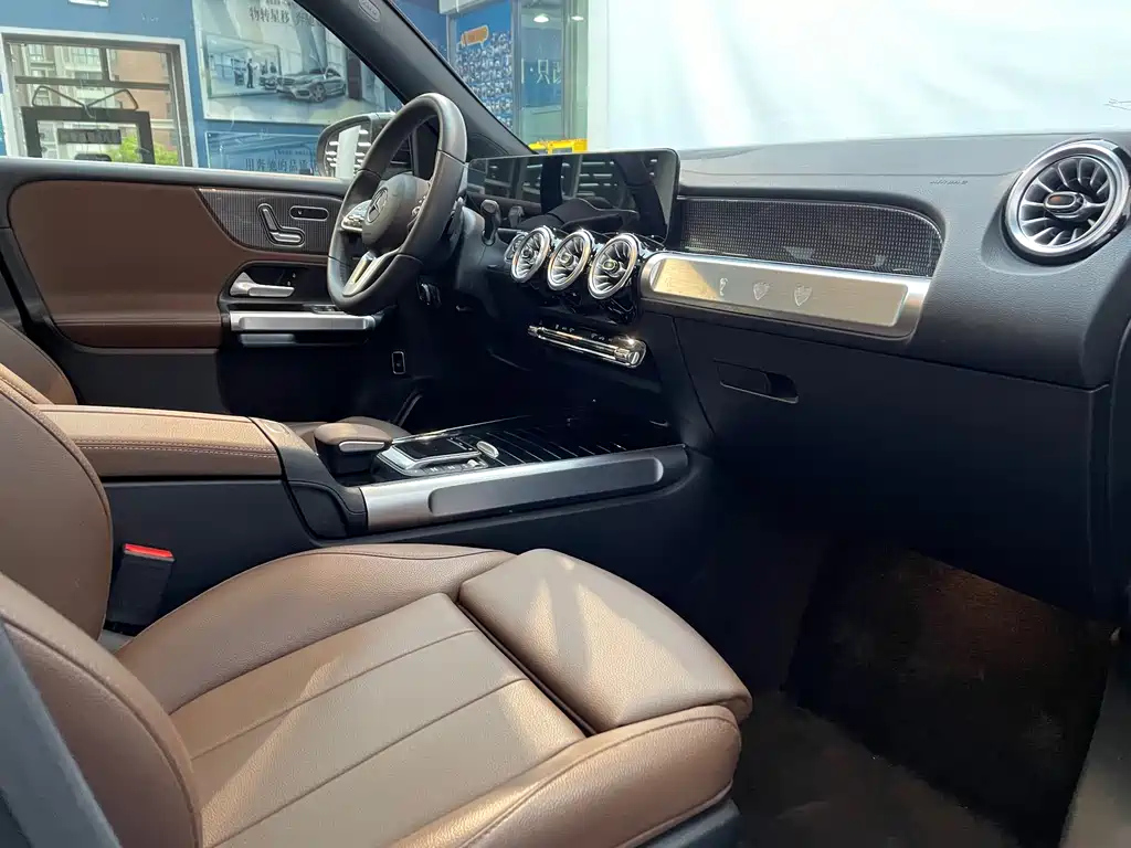 MERCEDES BENZ GLB 2023