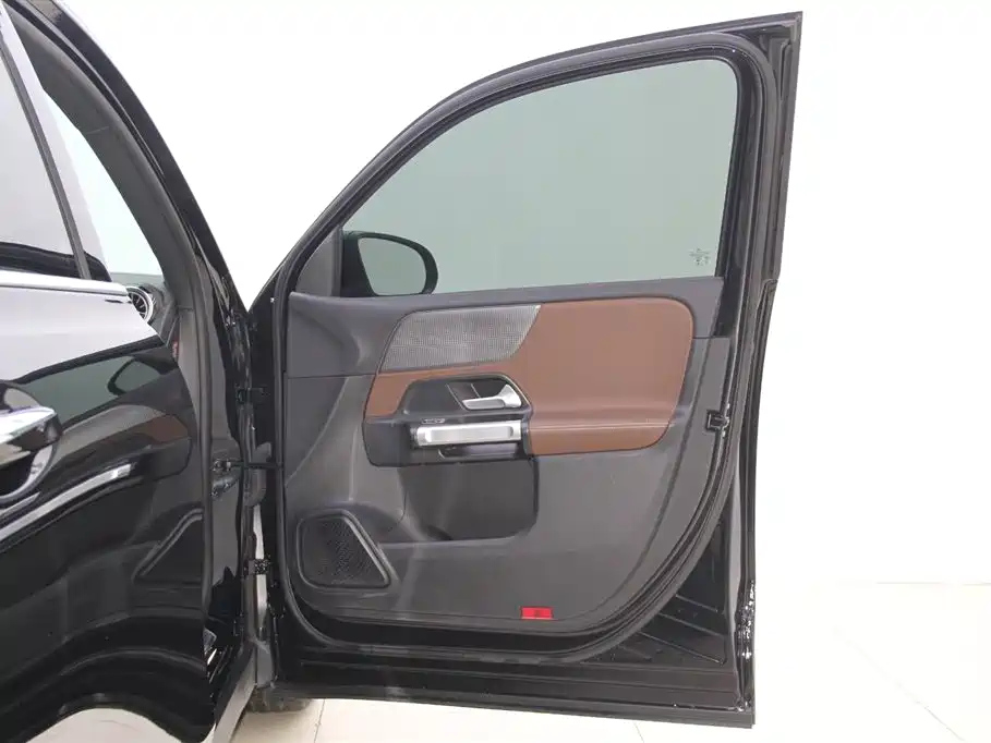MERCEDES BENZ GLB 2023