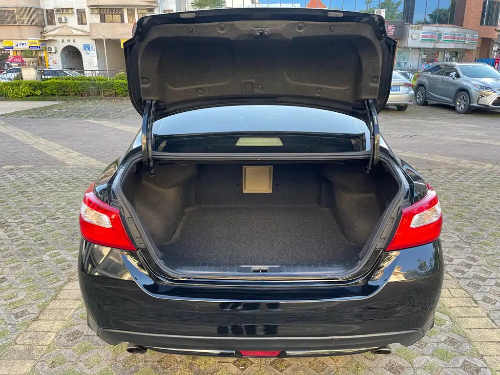 NISSAN TEANA 2018