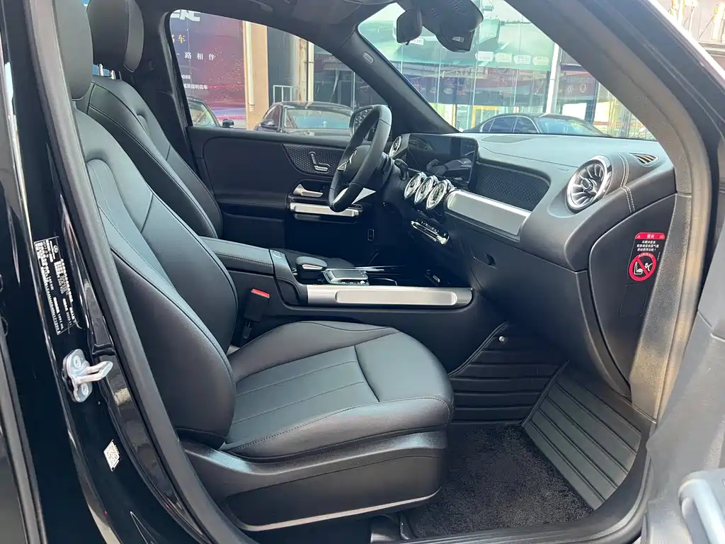 MERCEDES BENZ GLB 2024