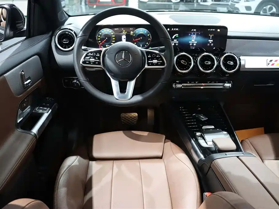 MERCEDES BENZ GLB 2023