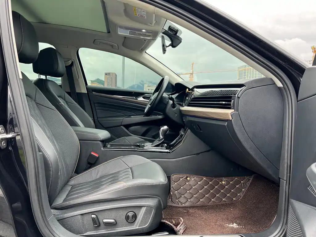 VOLKSWAGEN PASSAT 2020