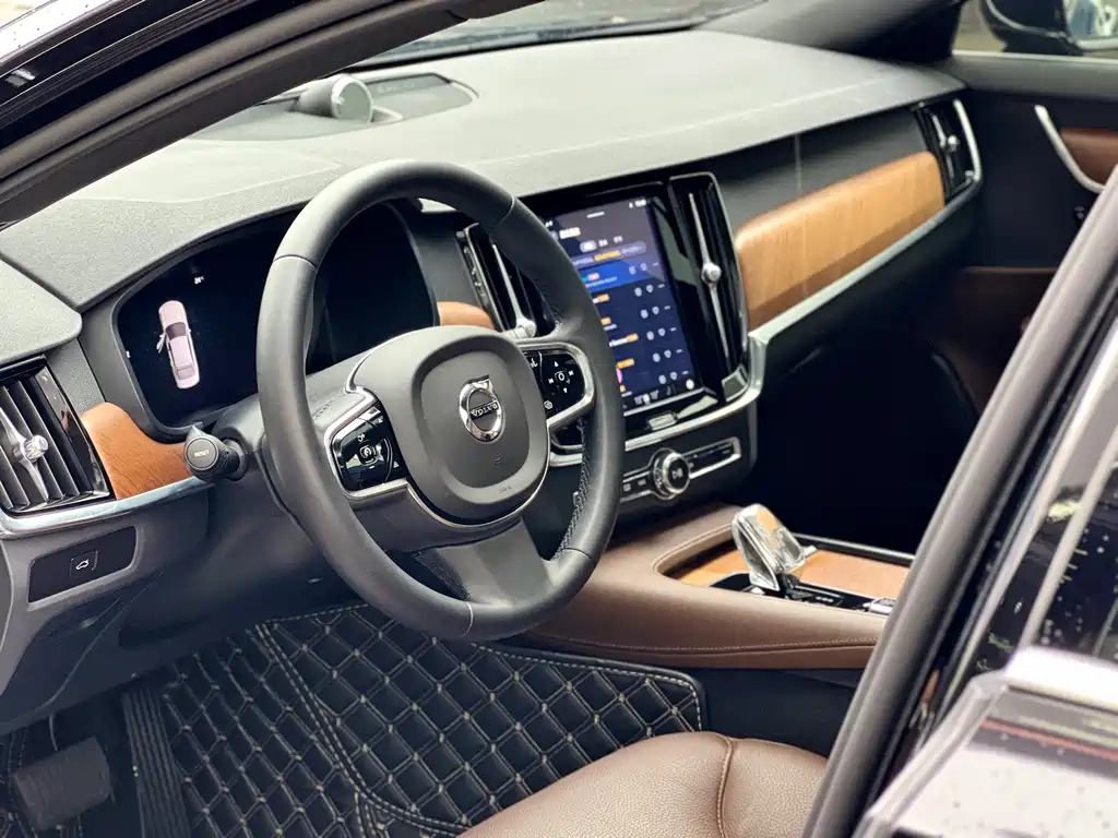 VOLVO S90 2022