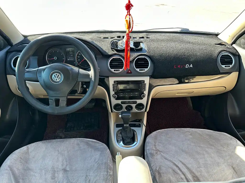 VOLKSWAGEN LAVIDA 2011