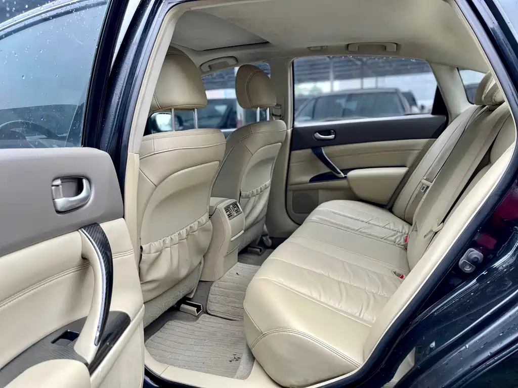 NISSAN TEANA 2011