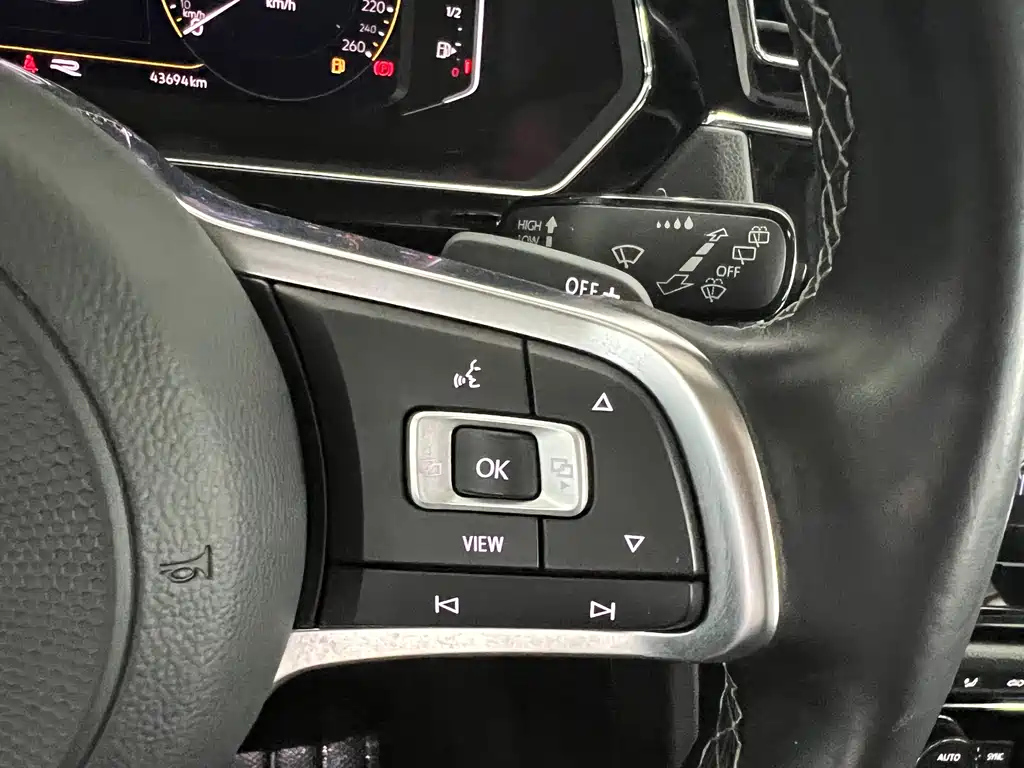 VOLKSWAGEN TIGUAN L 2021