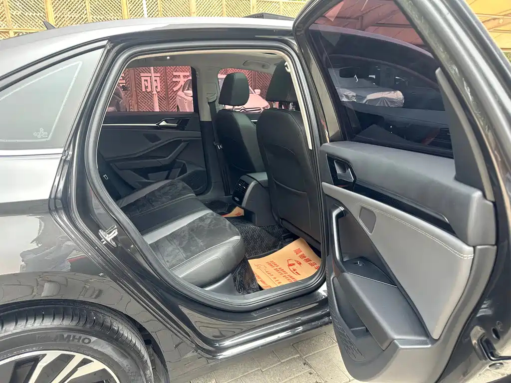 VOLKSWAGEN SAGITAR 2021