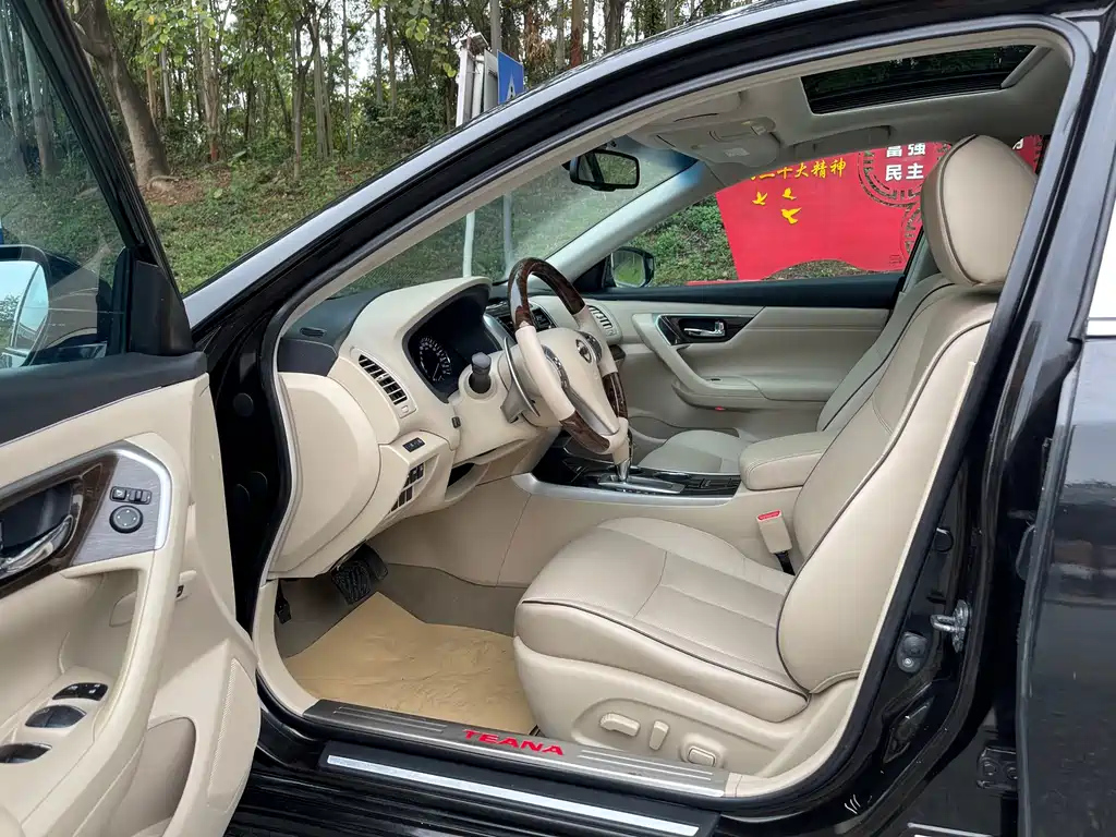 NISSAN TEANA 2015