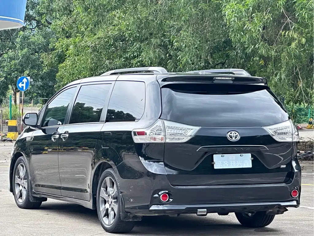 TOYOTA SIENNA 2016