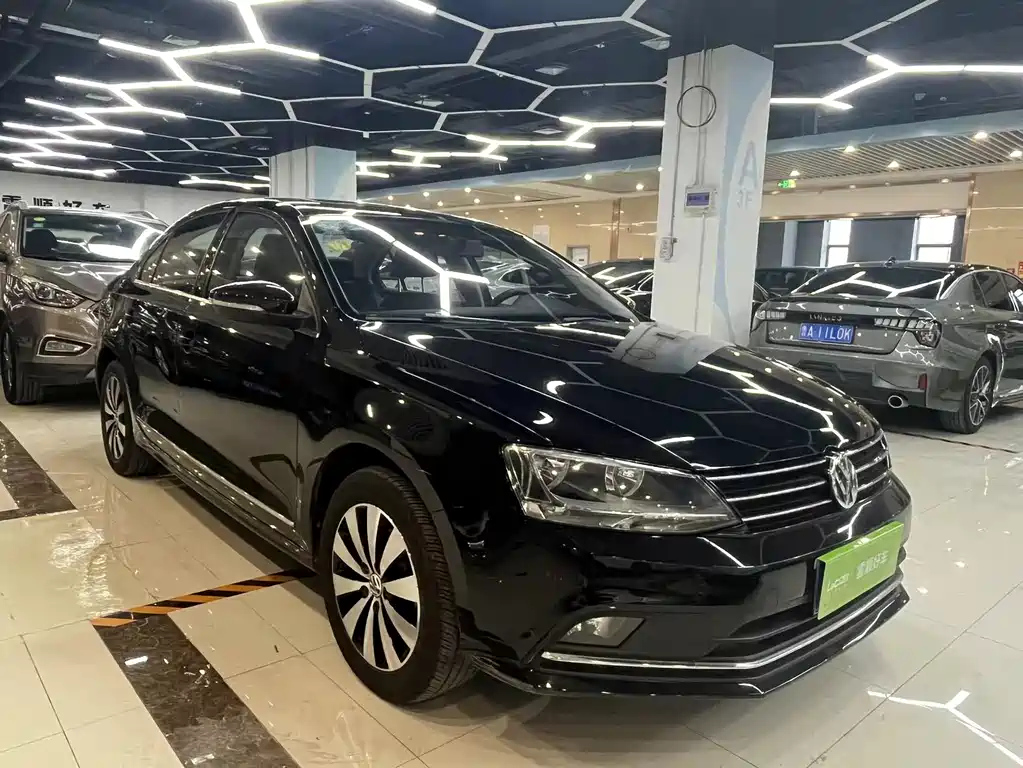 VOLKSWAGEN SAGITAR 2017