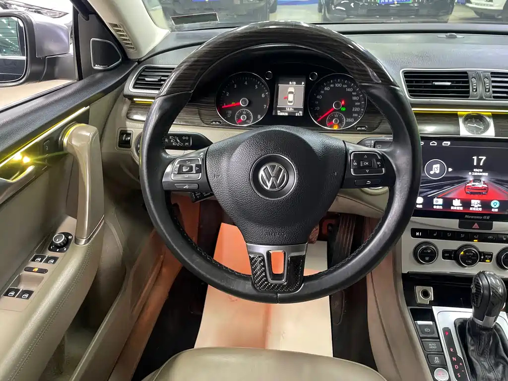 VOLKSWAGEN MAGOTAN 2014