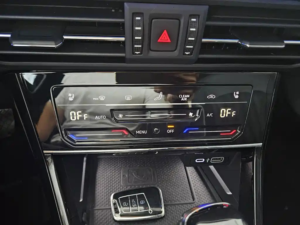VOLKSWAGEN PASSAT 2023