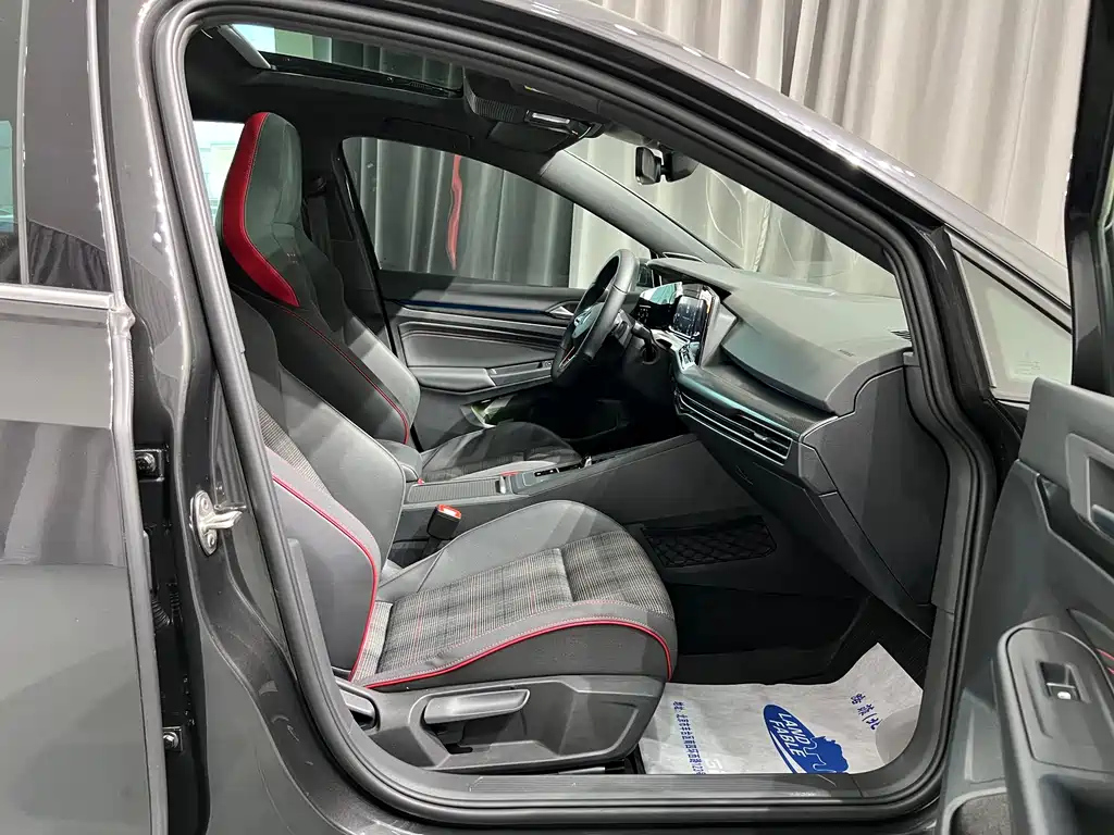 VOLKSWAGEN GOLF 2022
