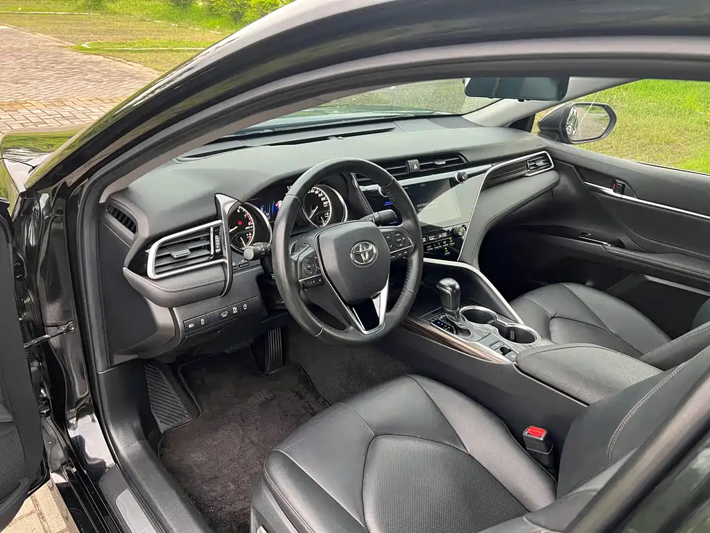 TOYOTA CAMRY 2019