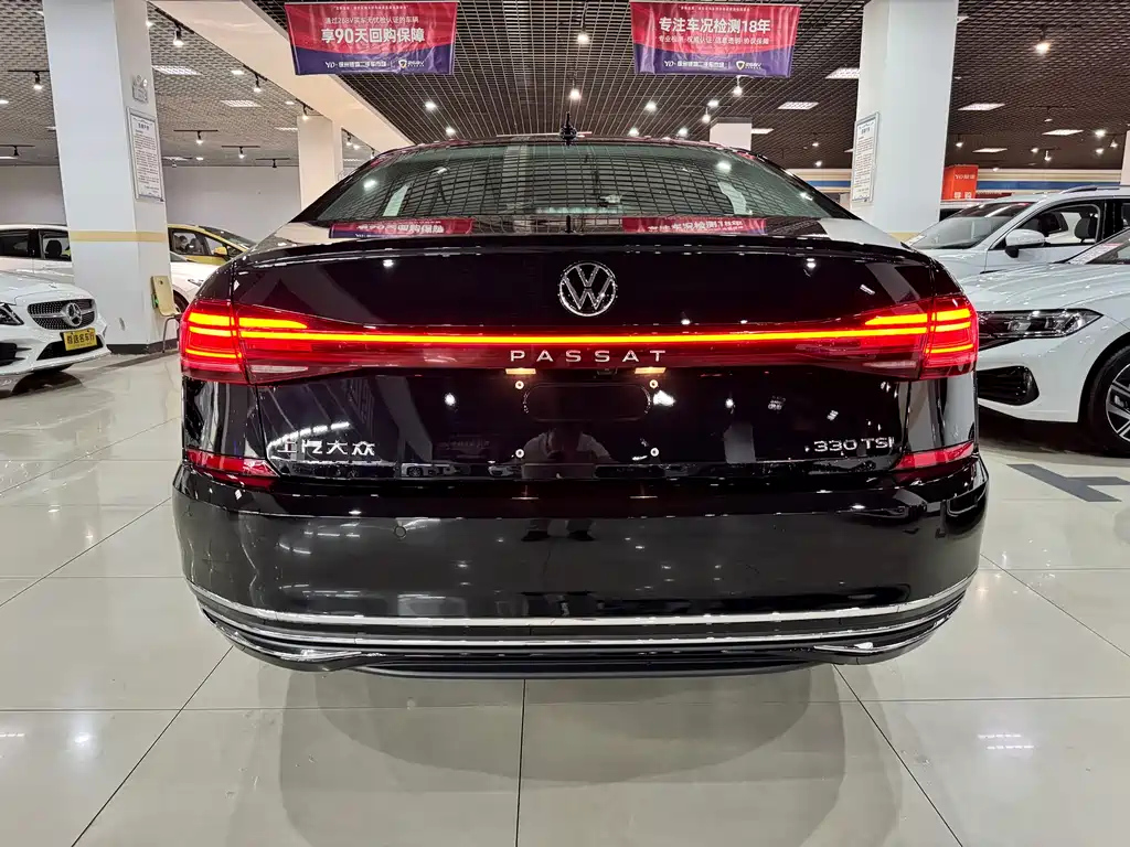 VOLKSWAGEN PASSAT 2024