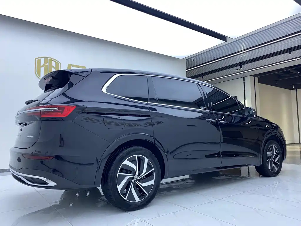 VOLKSWAGEN VILORAN 2023