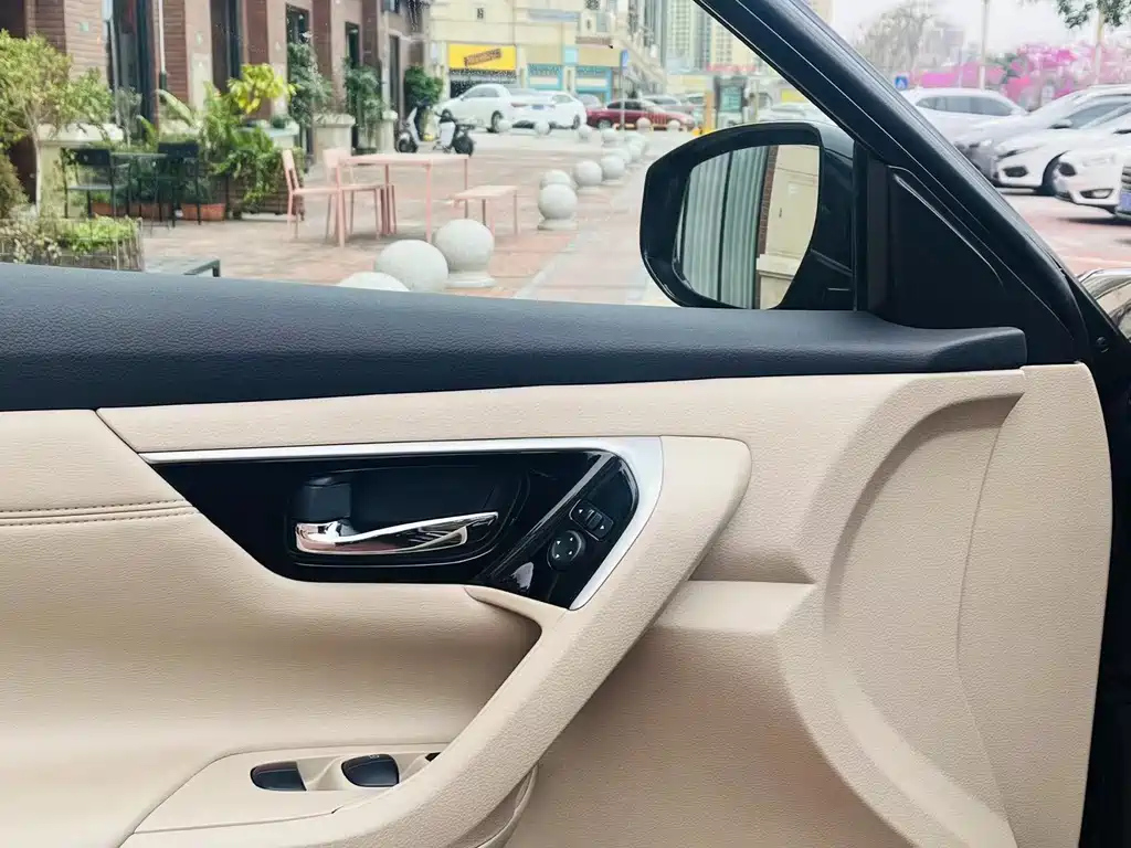 NISSAN TEANA 2019