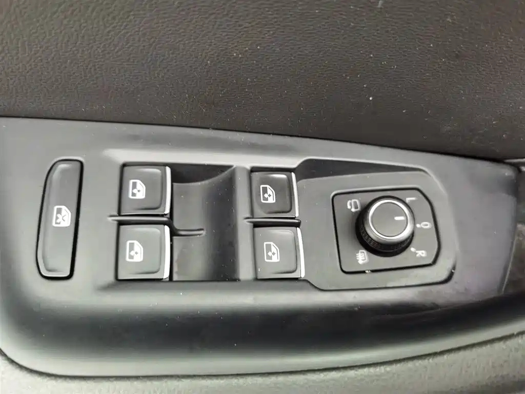 VOLKSWAGEN MAGOTAN 2020