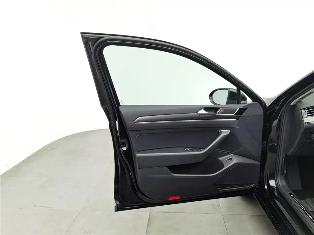 VOLKSWAGEN MAGOTAN 2020