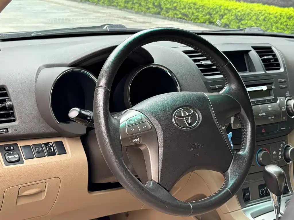 TOYOTA HIGHLANDER 2010