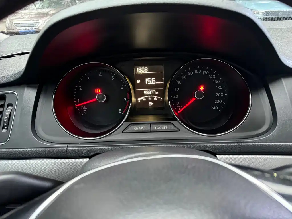 VOLKSWAGEN LAVIDA 2016