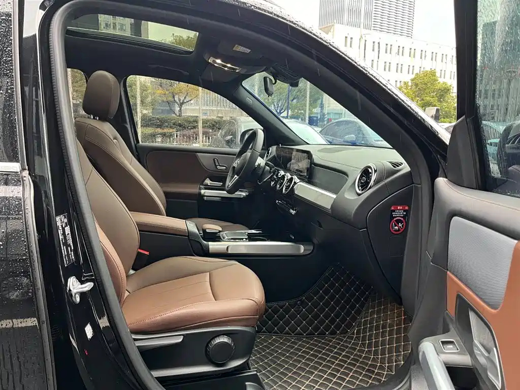 MERCEDES BENZ GLB 2023