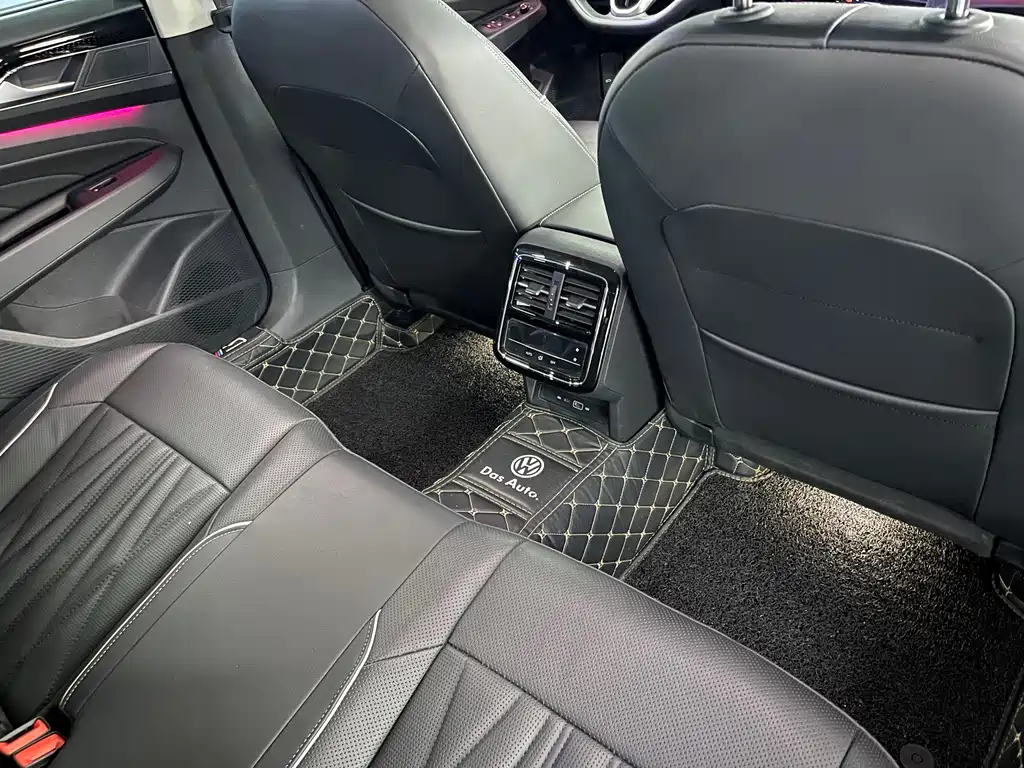 VOLKSWAGEN PASSAT 2023