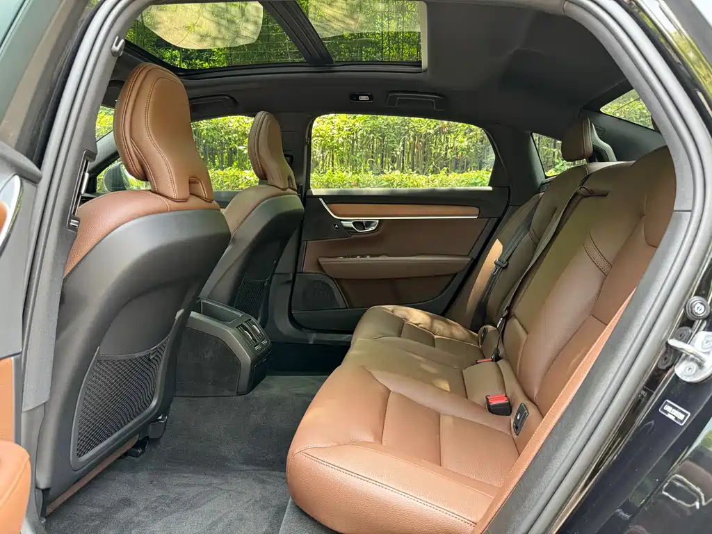 VOLVO S90 2022