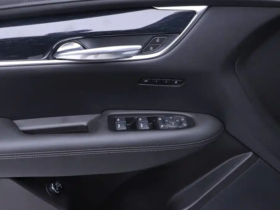 CADILLAC XT5 2024