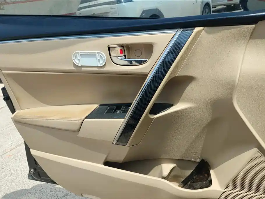 TOYOTA COROLLA 2015