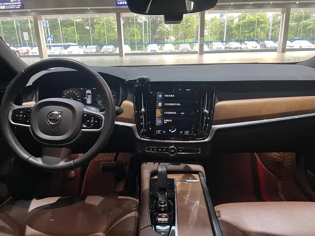 VOLVO S90 2021