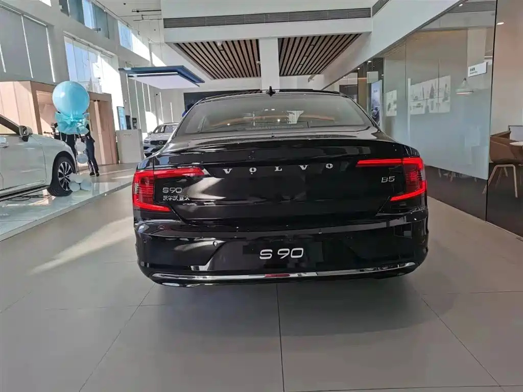 VOLVO S90 2023