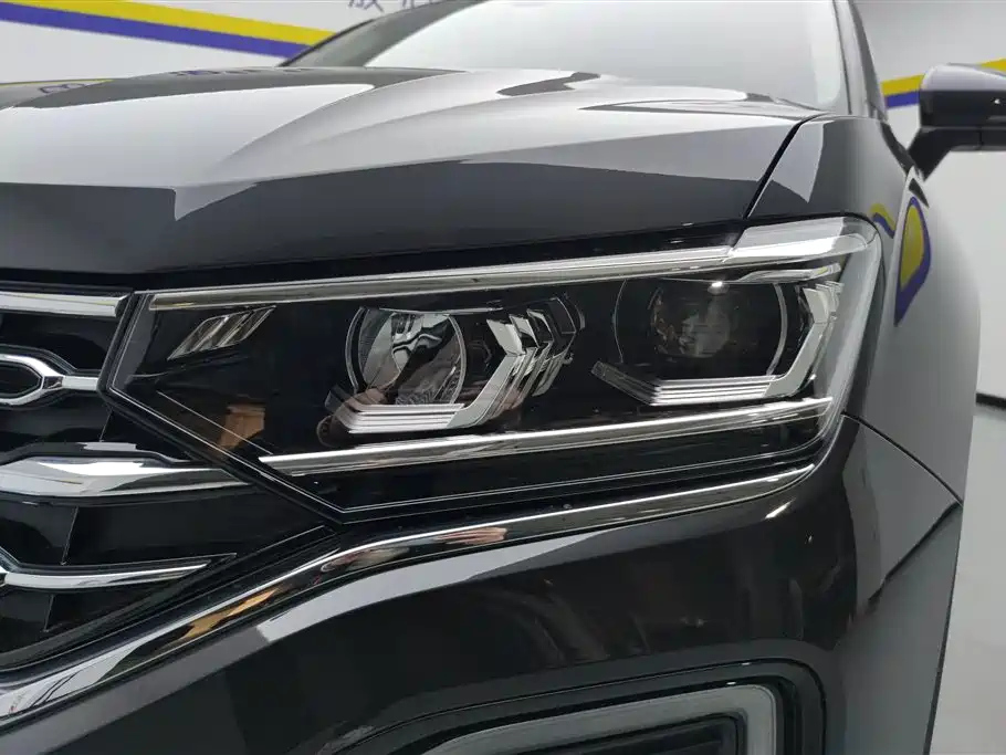 VOLKSWAGEN TAYRON 2020