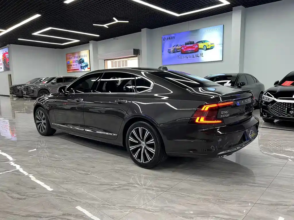 VOLVO S90 2021