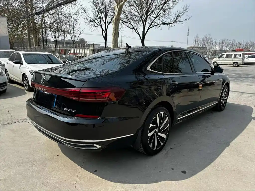 VOLKSWAGEN PASSAT 2023