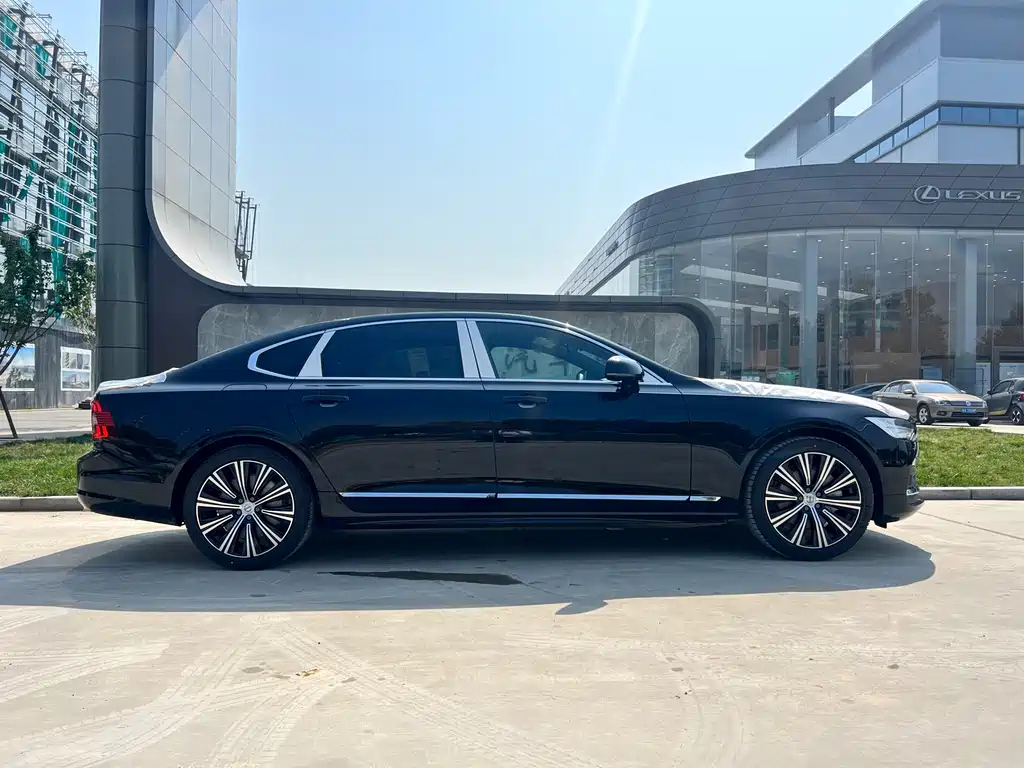 VOLVO S90 2024