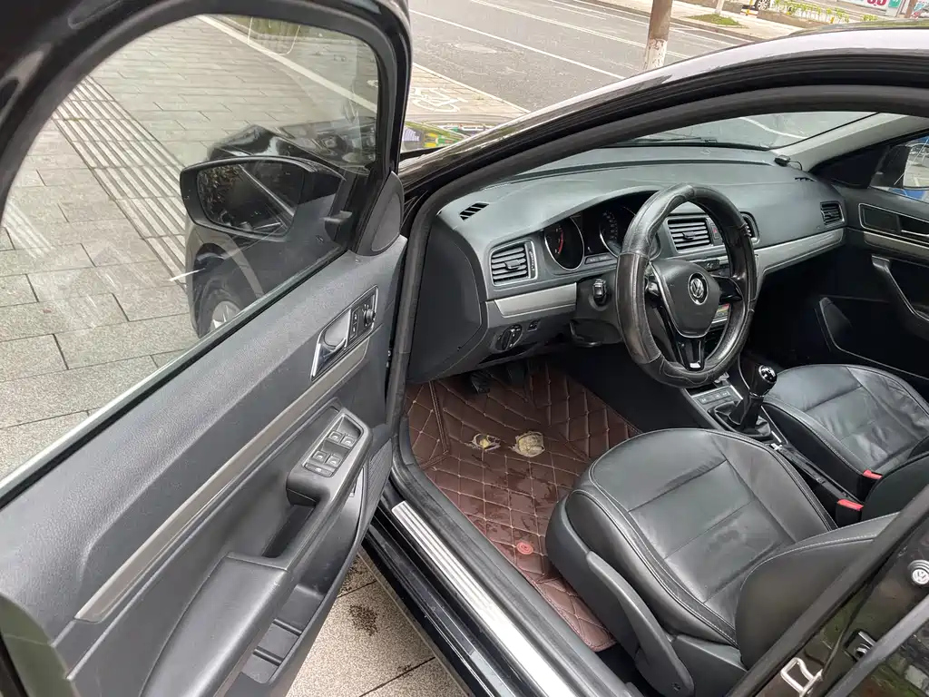 VOLKSWAGEN LAVIDA 2016
