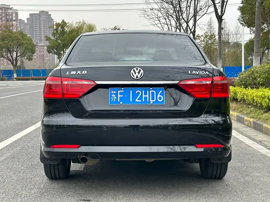 VOLKSWAGEN LAVIDA 2015