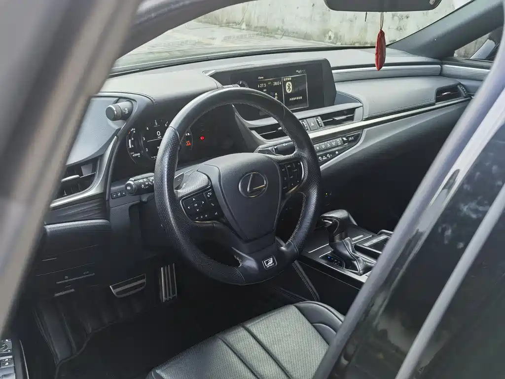 LEXUS ES 2020