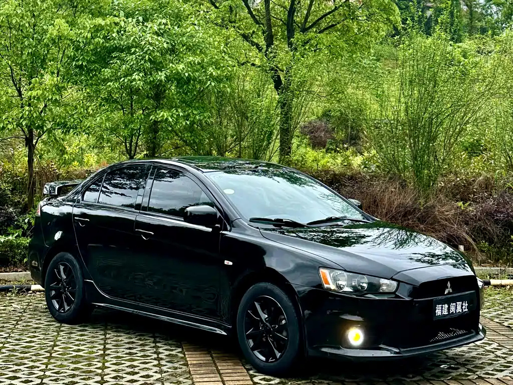 MITSUBISHI LANCER EX 2015