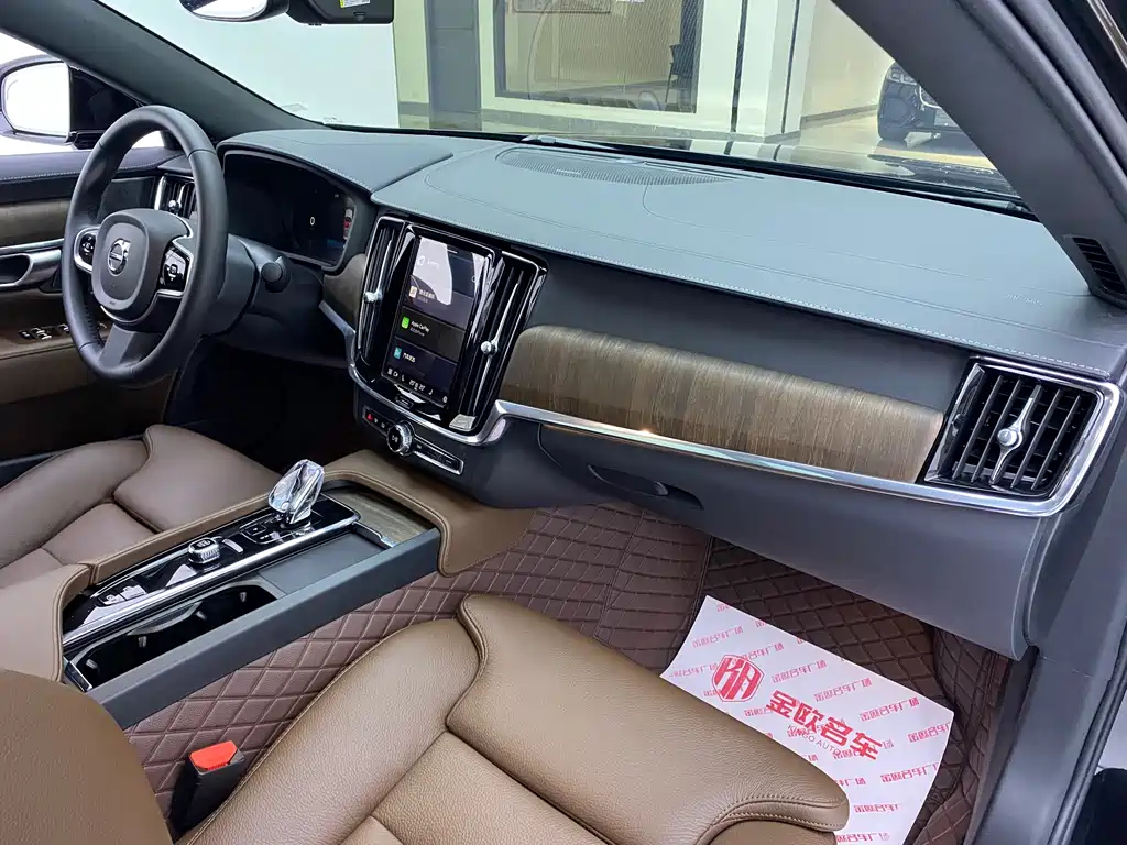 VOLVO S90 2023