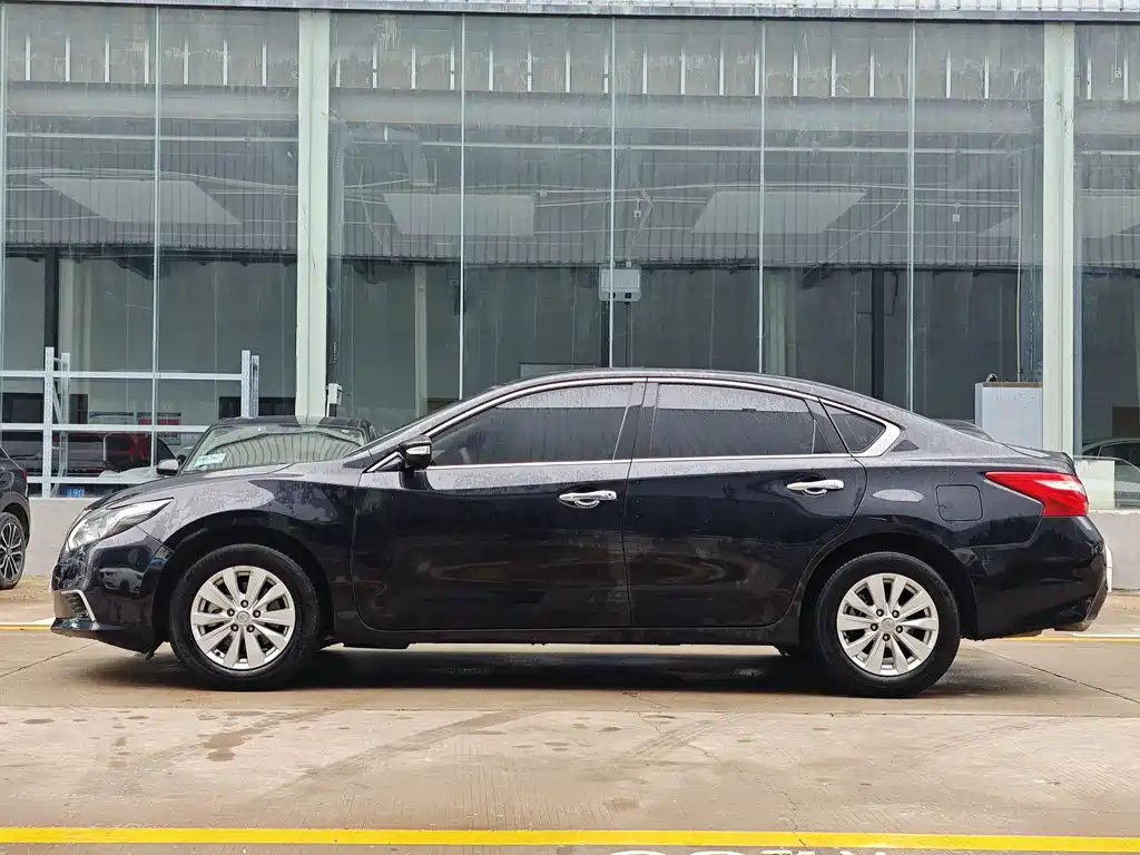 NISSAN TEANA 2018